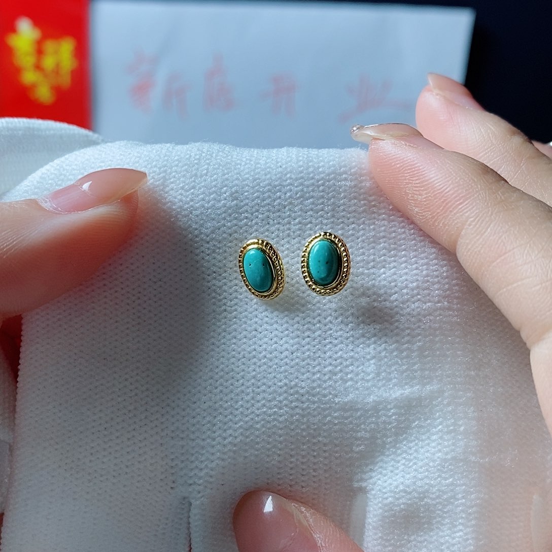 绿松石颈饰未镶嵌