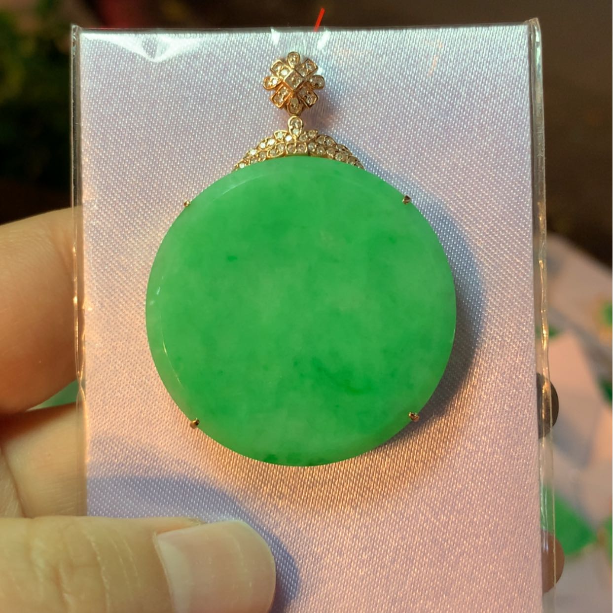 【闪购商品】翡翠颈饰18K金镶嵌?**”圆牌