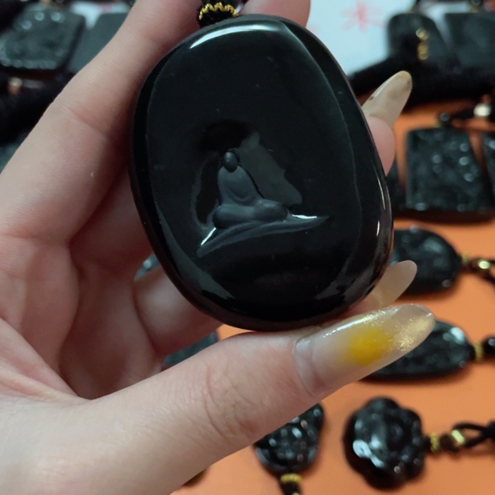 翡翠颈饰未镶嵌你***、