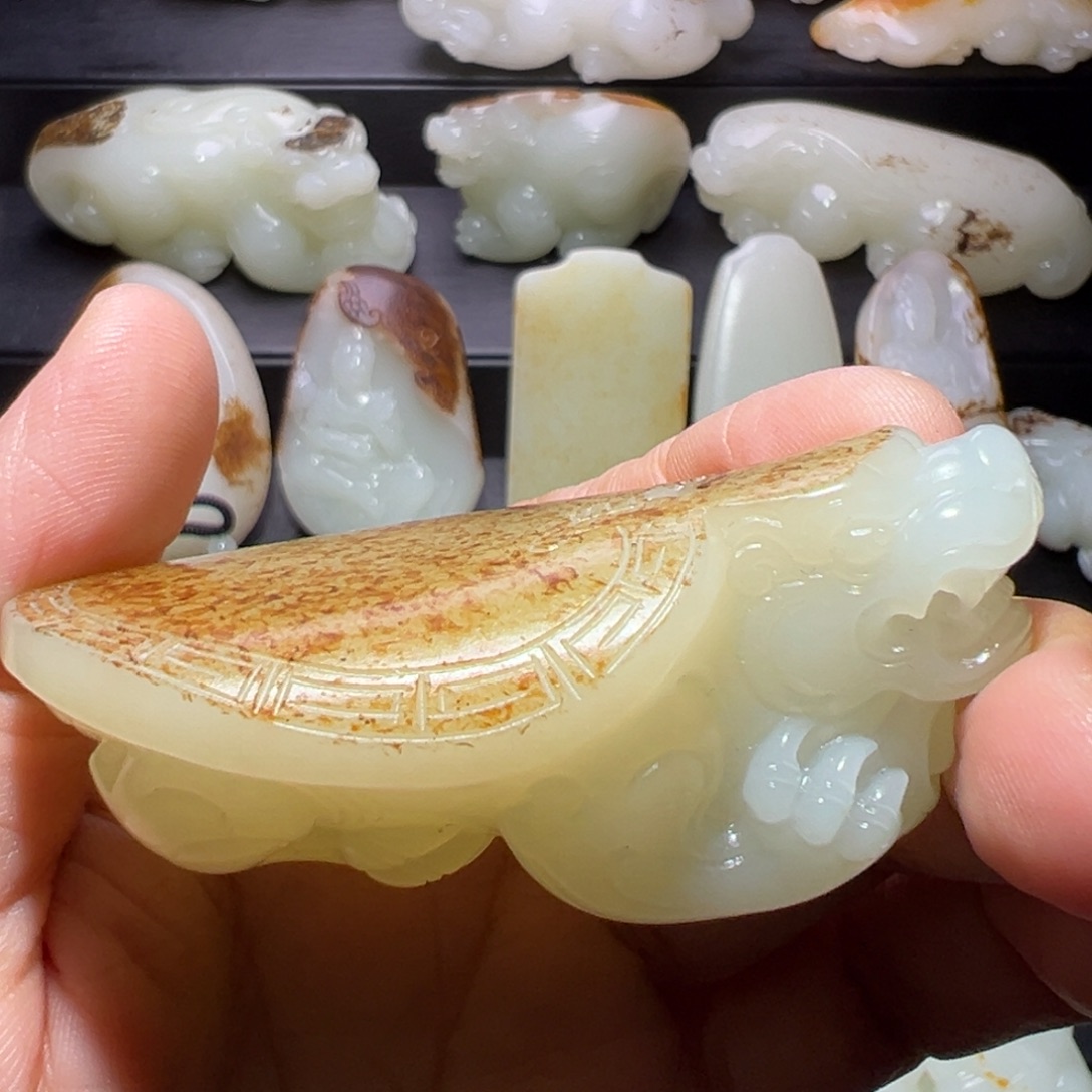 镜***计和田玉未镶嵌颈饰