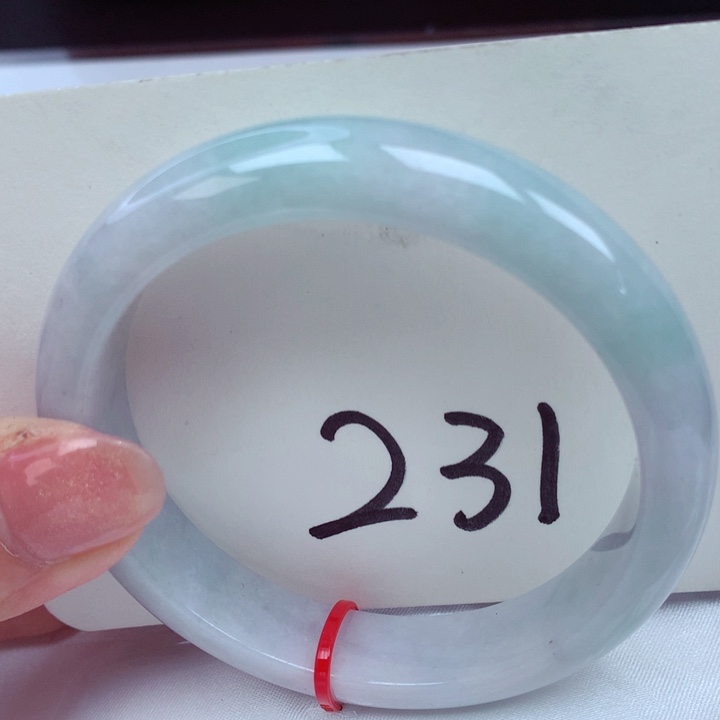 翡翠手镯未镶嵌翡翠