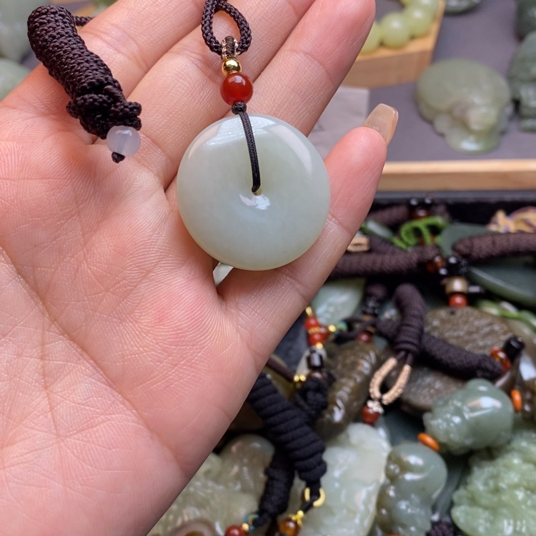 和田玉颈饰未镶嵌