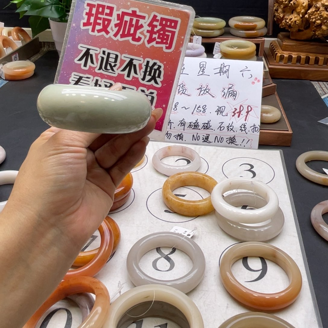 土****石英岩玉未镶嵌手镯