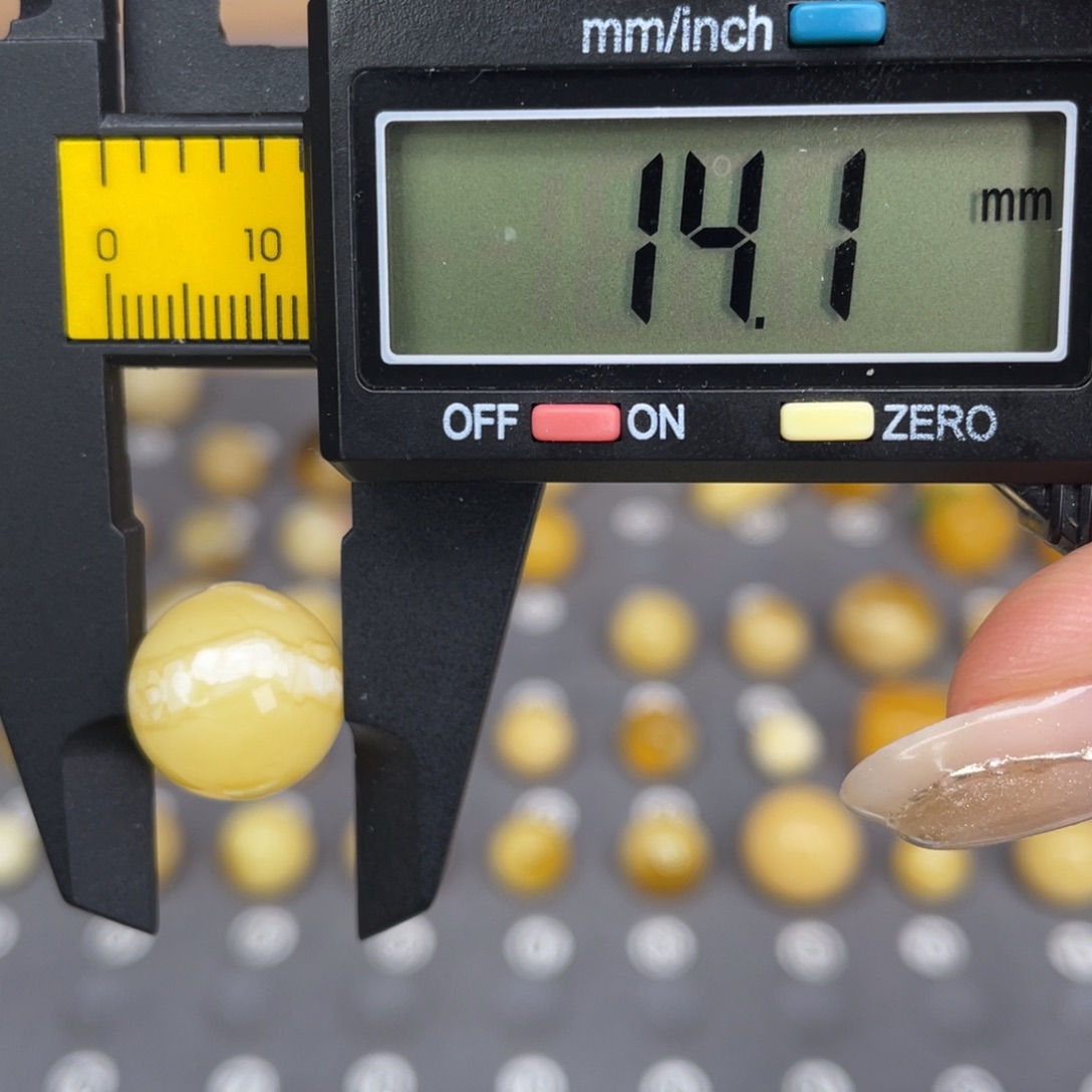 琥珀未镶嵌裸石75