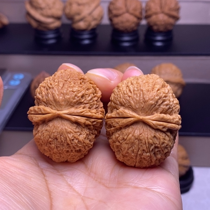 文玩核桃把件麒麟元宝78