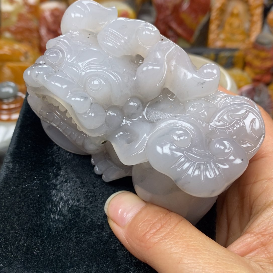 未镶嵌石英质玉（黄龙玉）颈饰