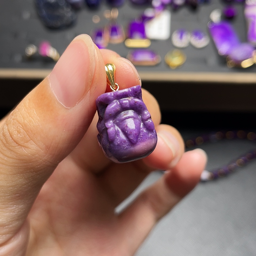 18K金镶嵌苏纪石（舒俱来）吊坠