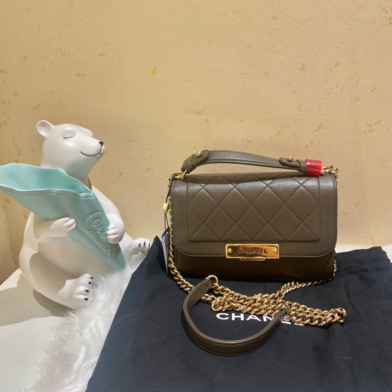 99新 Chanel/香奈儿 香奈儿邮差包季节款金属牌菱格橄榄绿 23开