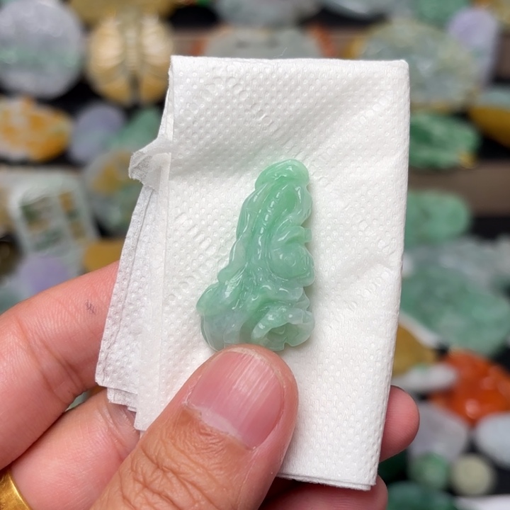 翡翠颈饰未镶嵌吊坠