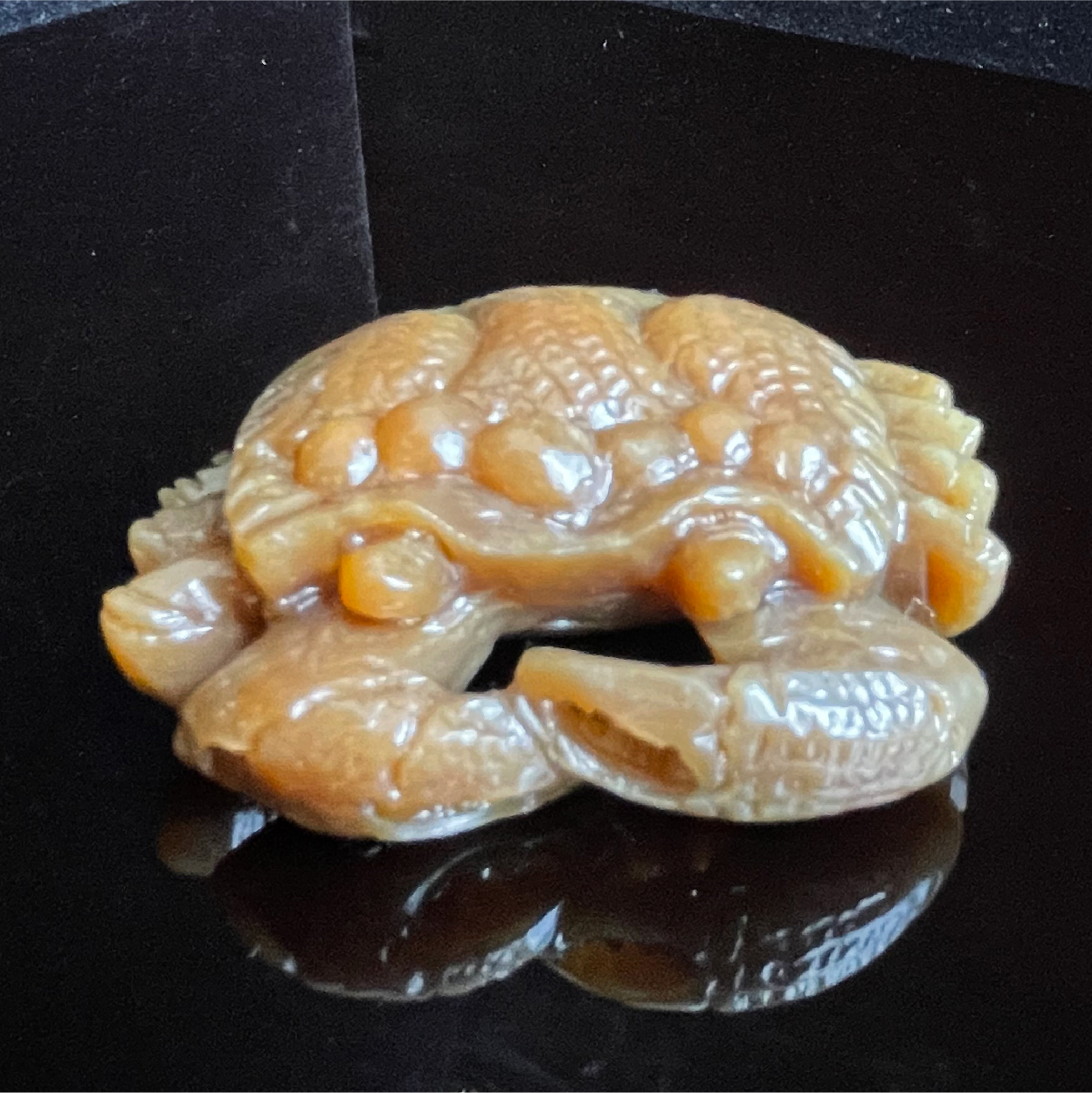 和田玉糖玉富甲横行手把件