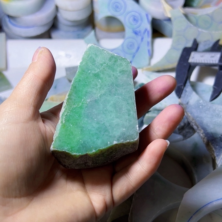 颈饰未镶嵌翡翠魁