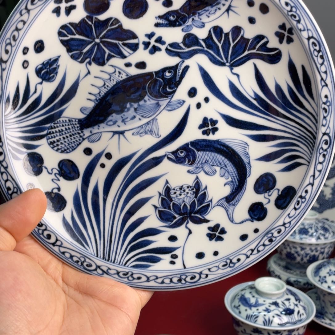 元青花鱼藻纹壶承微瑕