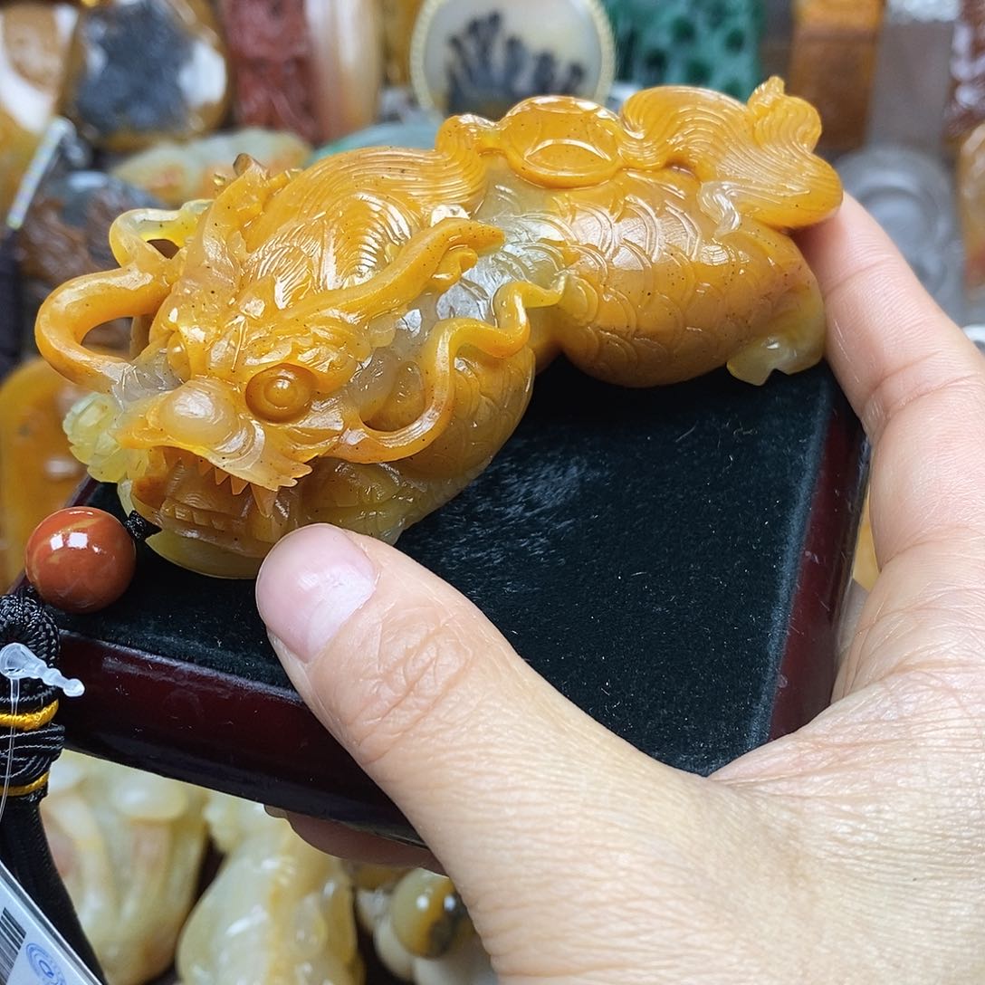 石英质玉未镶嵌颈饰