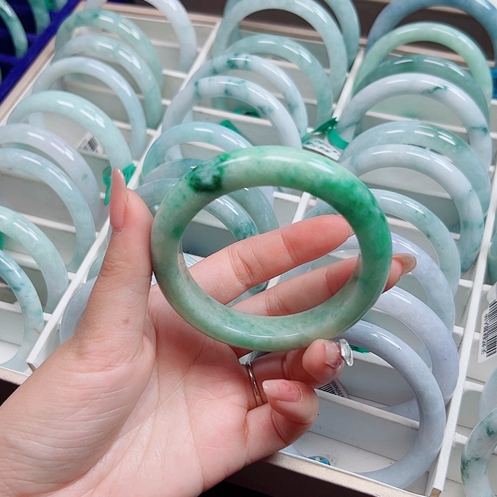 翡翠手镯未镶嵌福利