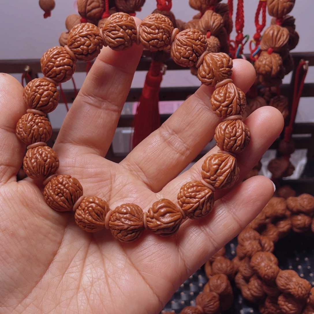 木质类龙纹桃枭手串