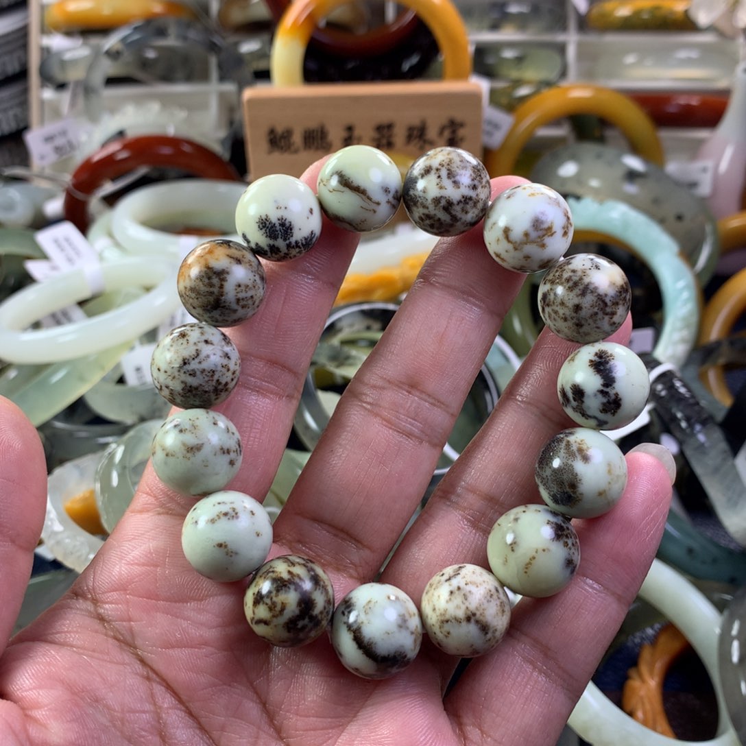 蛇纹石玉手串未镶嵌