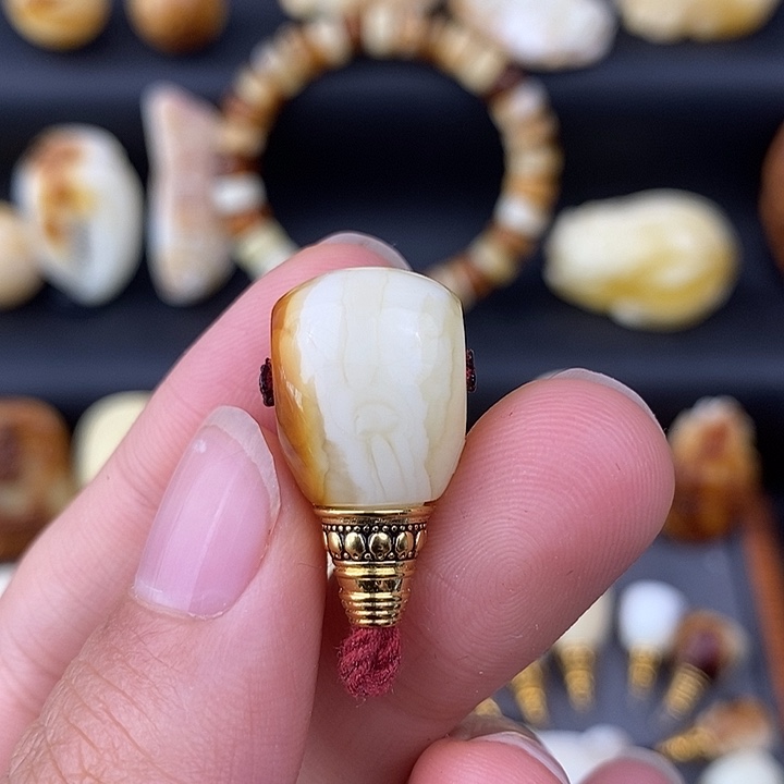 琥珀未镶嵌裸石13三通c733