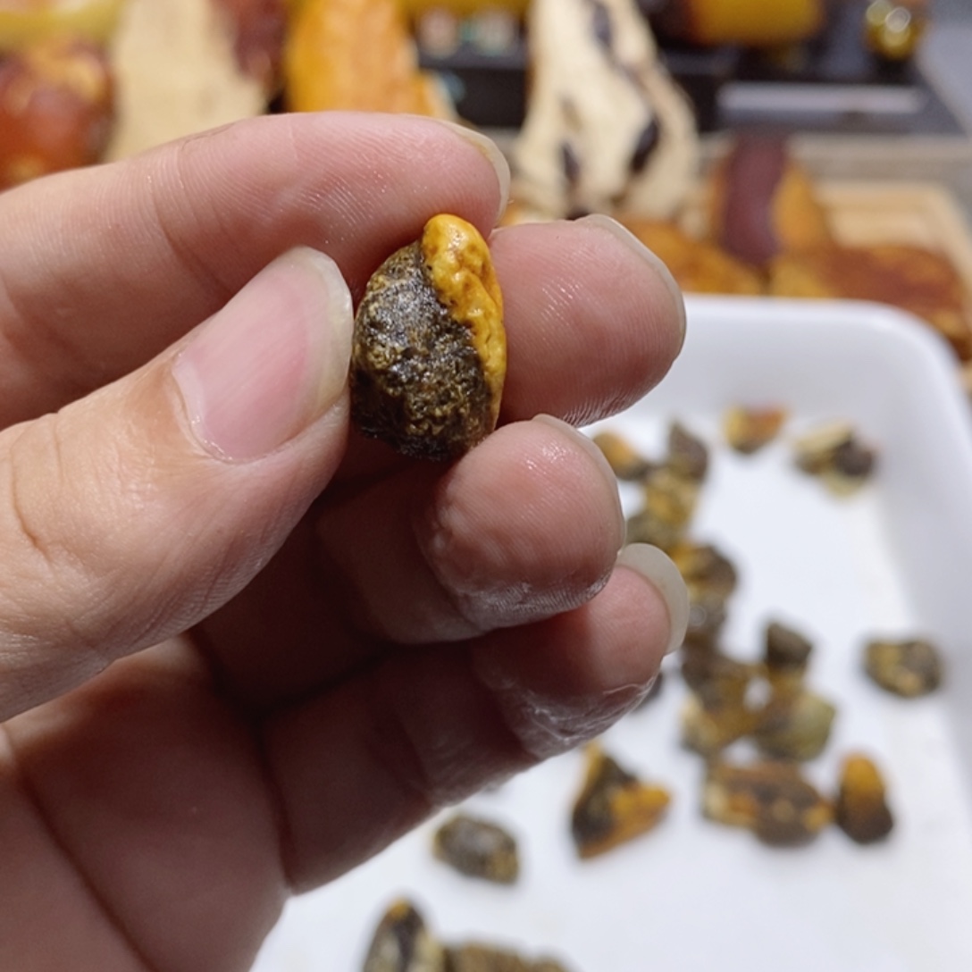 哈***社琥珀未镶嵌裸石蜜蜡原石定制