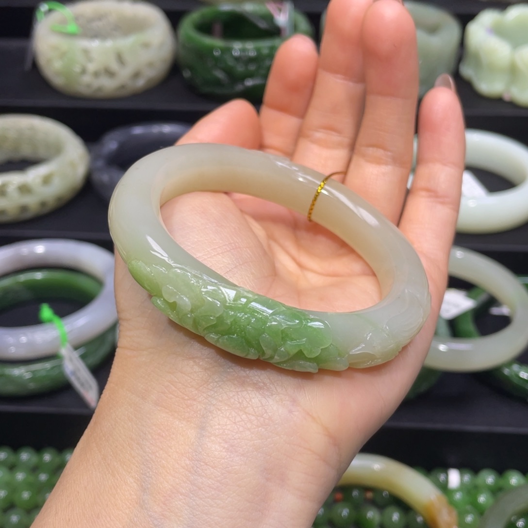 和田玉手镯55圈口 编号99未镶嵌