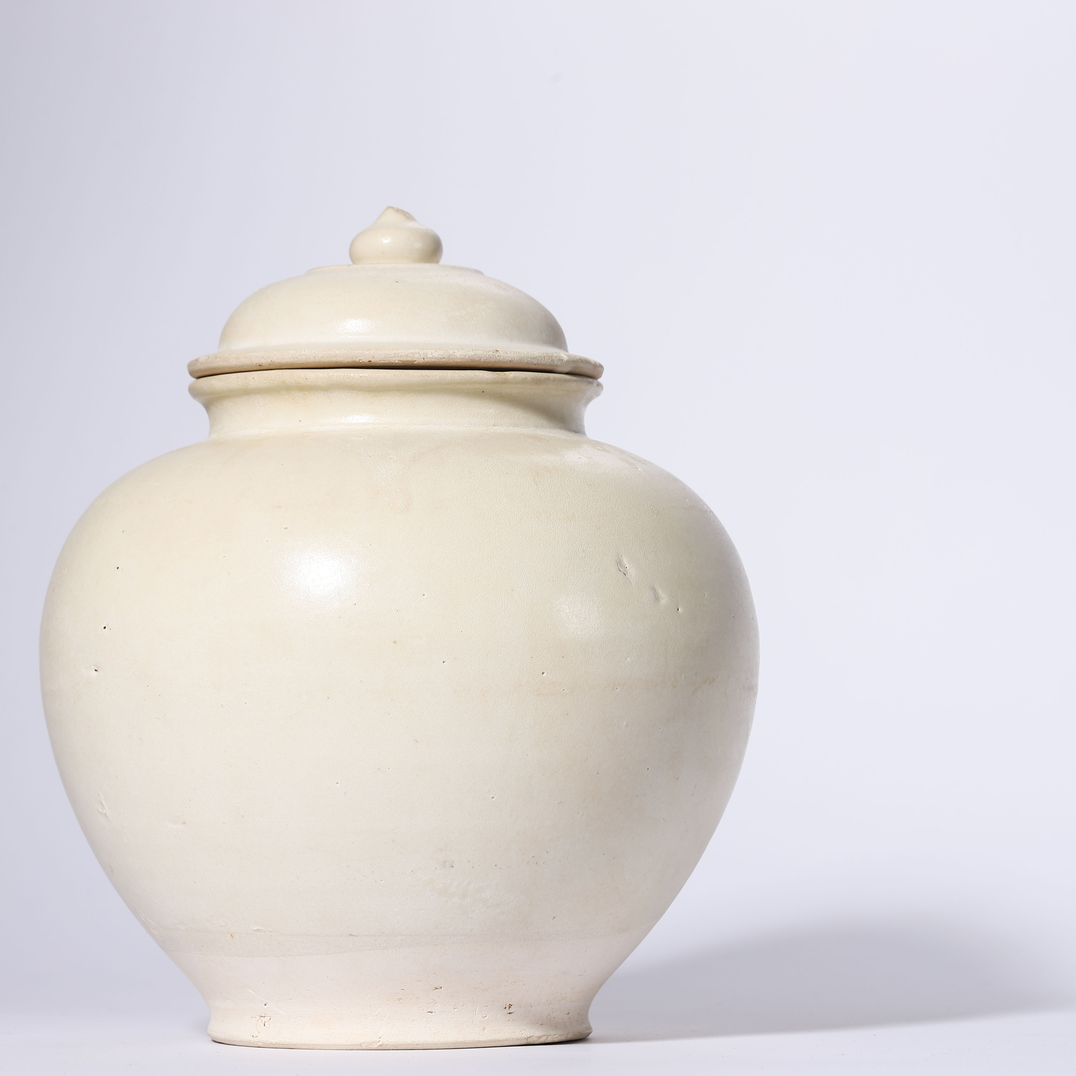 Lot24 明代 白釉盖罐【古董拍卖】