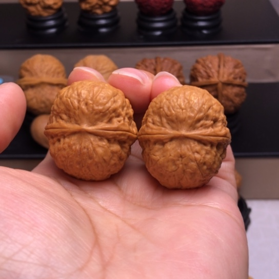 文玩核桃把件蚂蚁纹元宝23