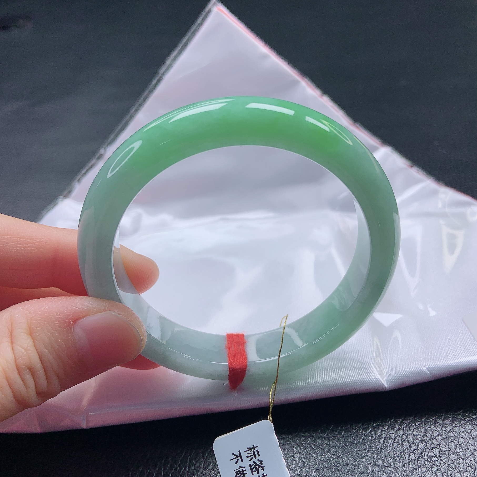 57圈糯冰种带阳绿翡翠宽边手镯缅甸天然a货翡翠色平安镯女款