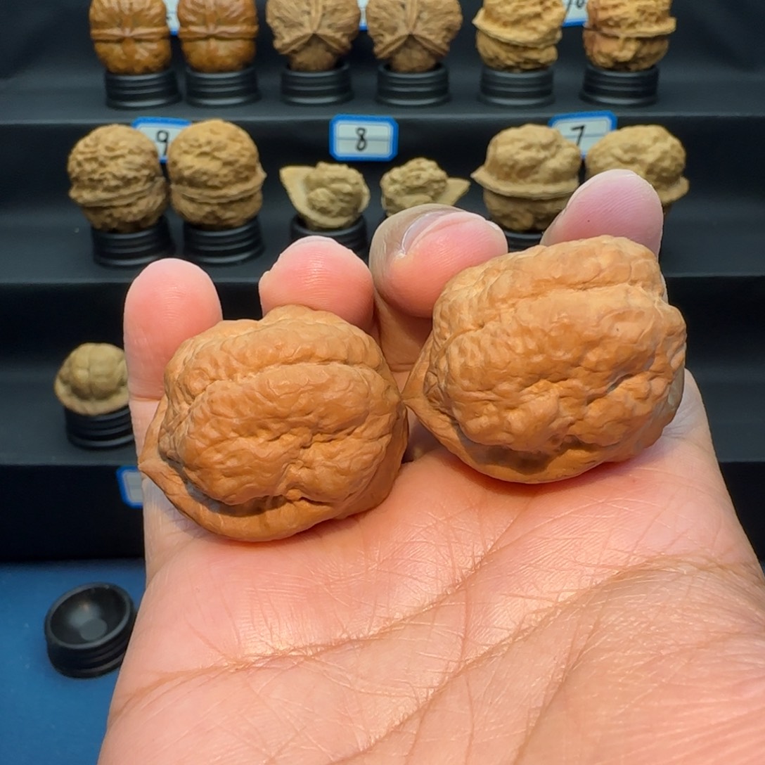 萬****桃核把件大羊头蟾