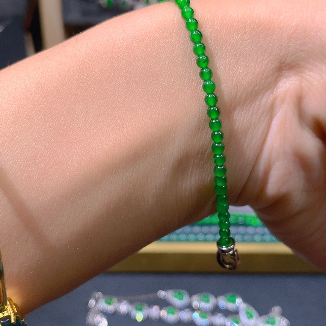 翡翠耳饰未镶嵌天然翡翠