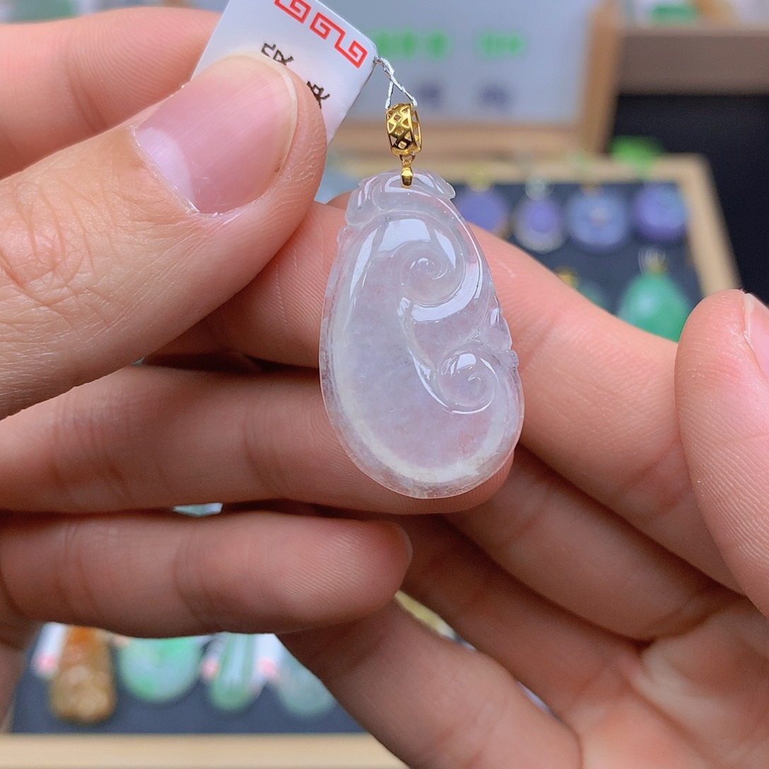 翡翠颈饰18K金镶嵌翡翠