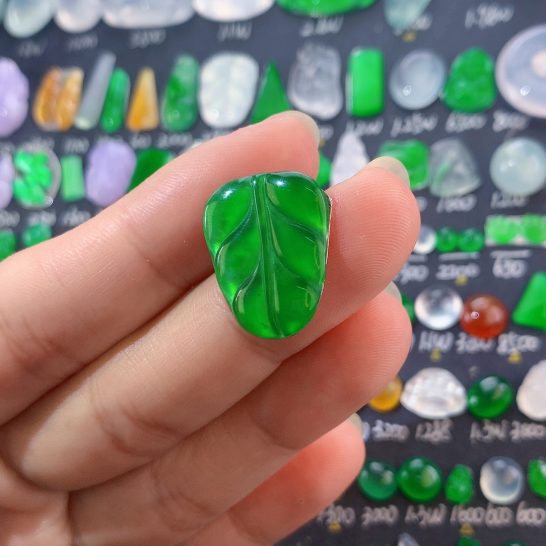 翡翠未镶嵌颈饰叶子