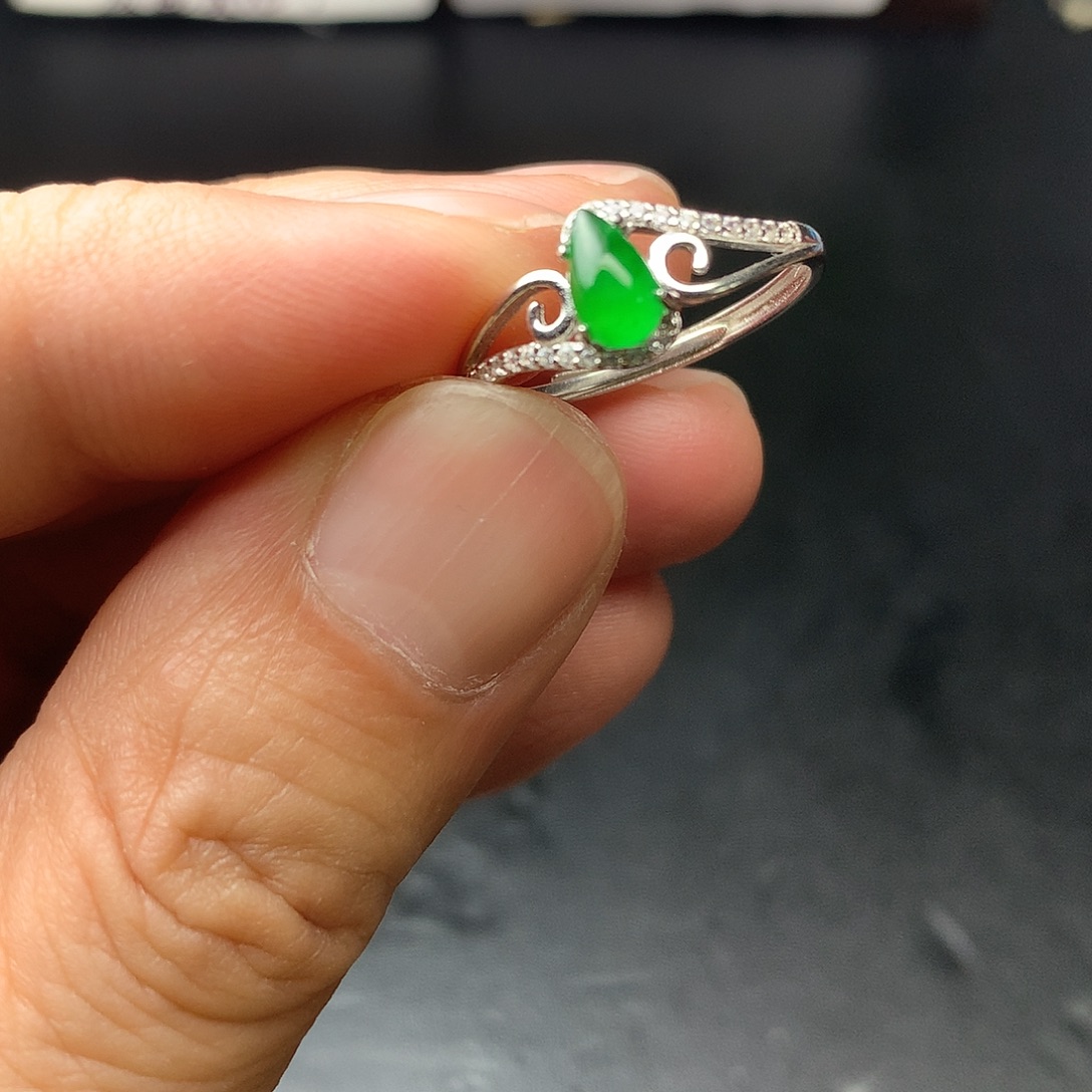 翡翠未镶嵌颈饰翡翠首饰和翡翠珠宝