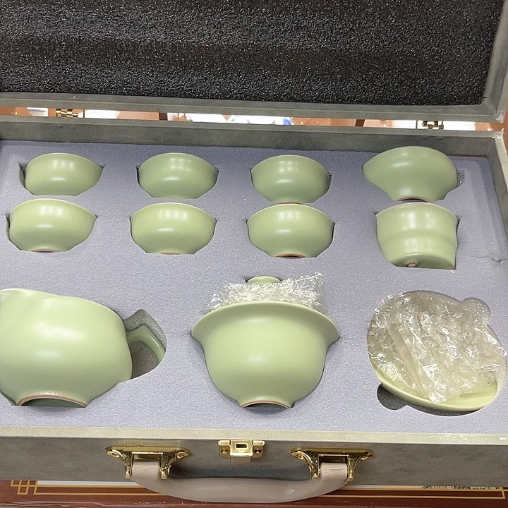 孤品茶具套装等。       