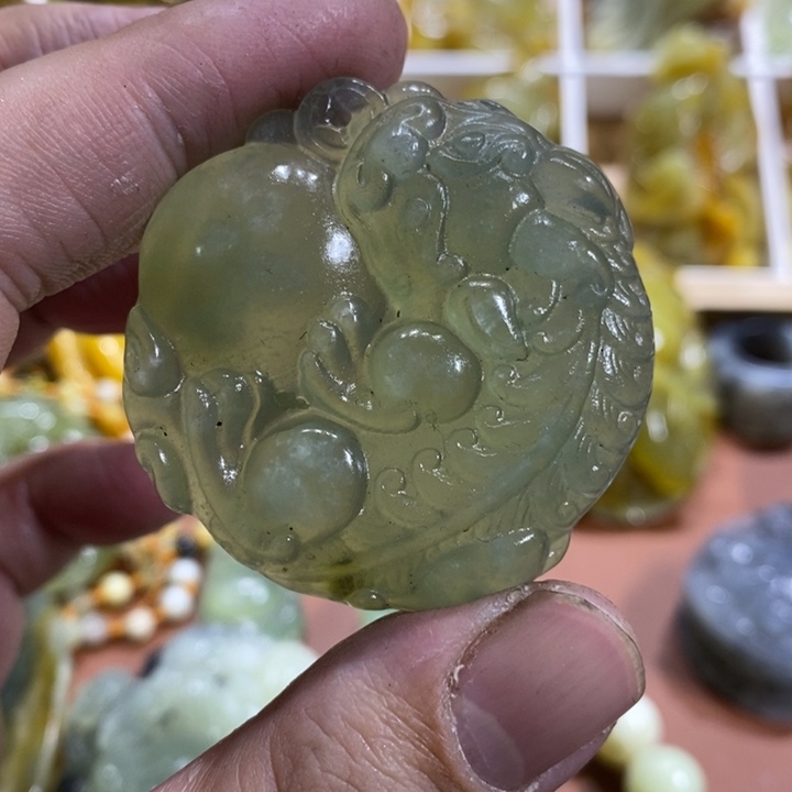 蛇纹石玉颈饰未镶嵌