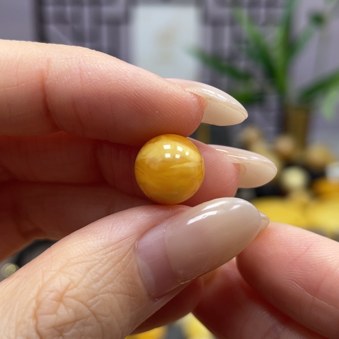 琥珀裸石未镶嵌10.2mm微瑕