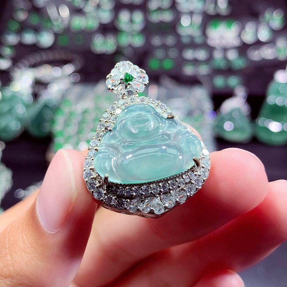 翡翠未镶嵌颈饰挂件