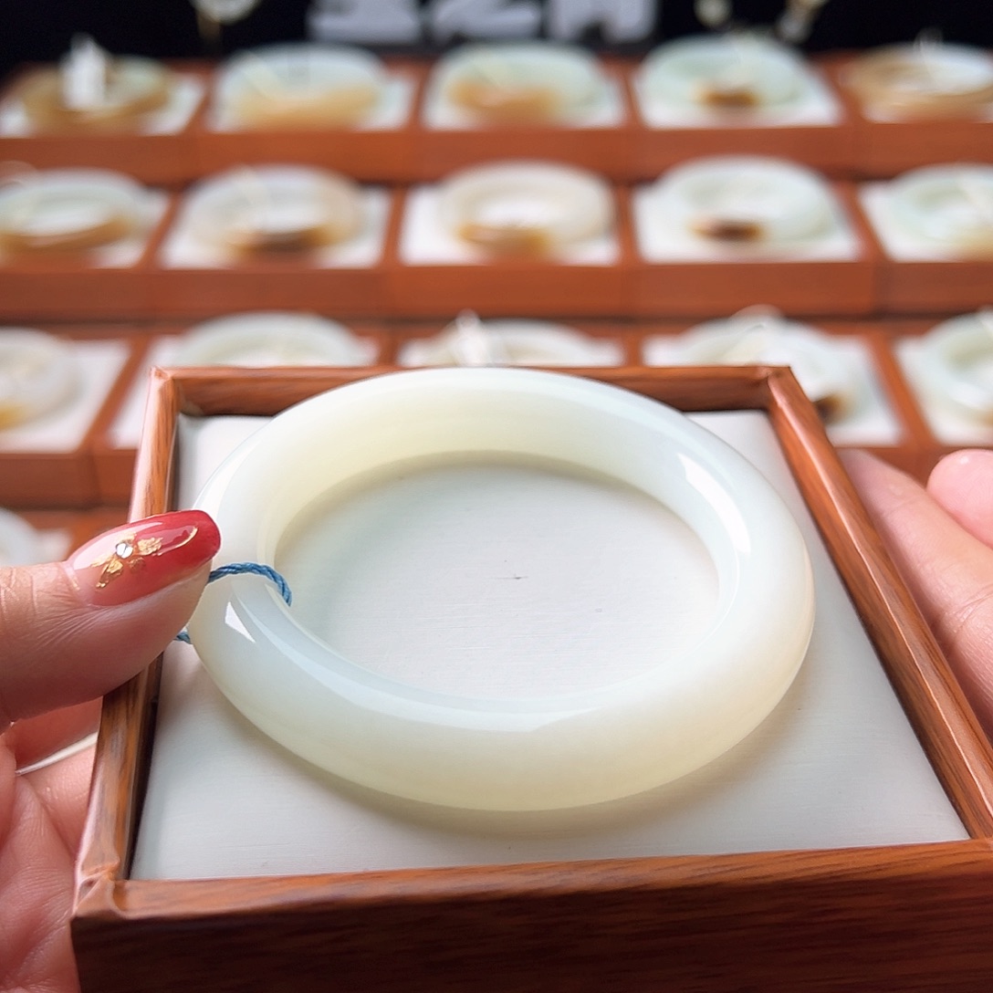 和田玉手镯未镶嵌56