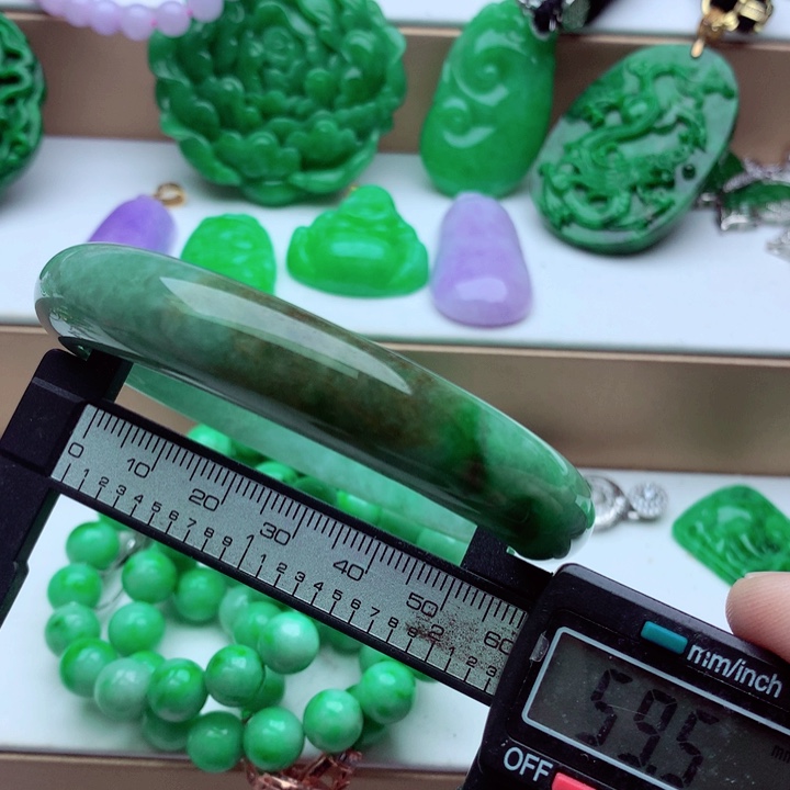 翡翠未镶嵌手镯…．．