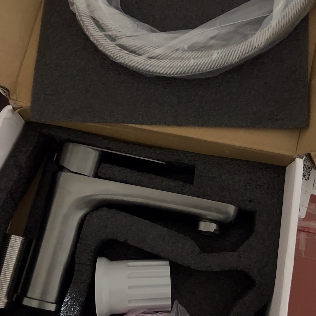 面盆龙头一个面盆龙头一个