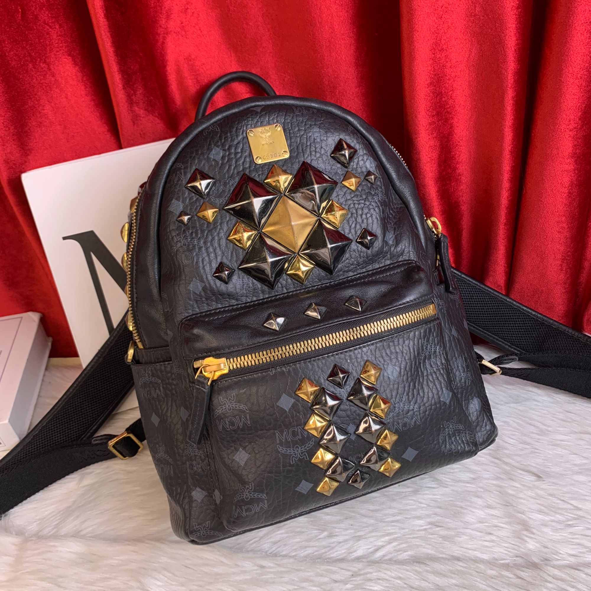 95新 MCM 黑色双肩包/EE09325525/5525/瑕