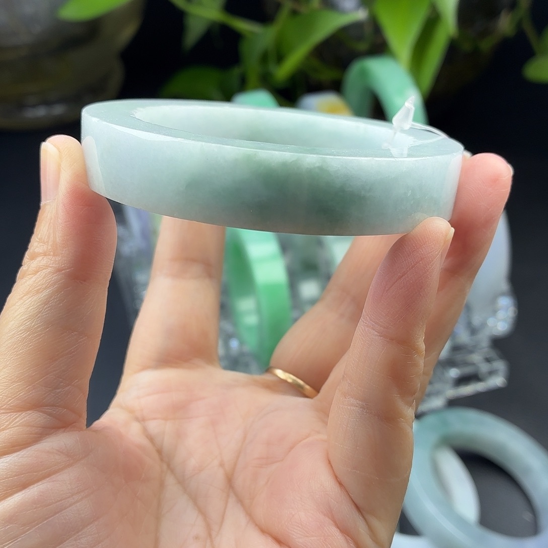 未镶嵌翡翠手镯定制翡翠