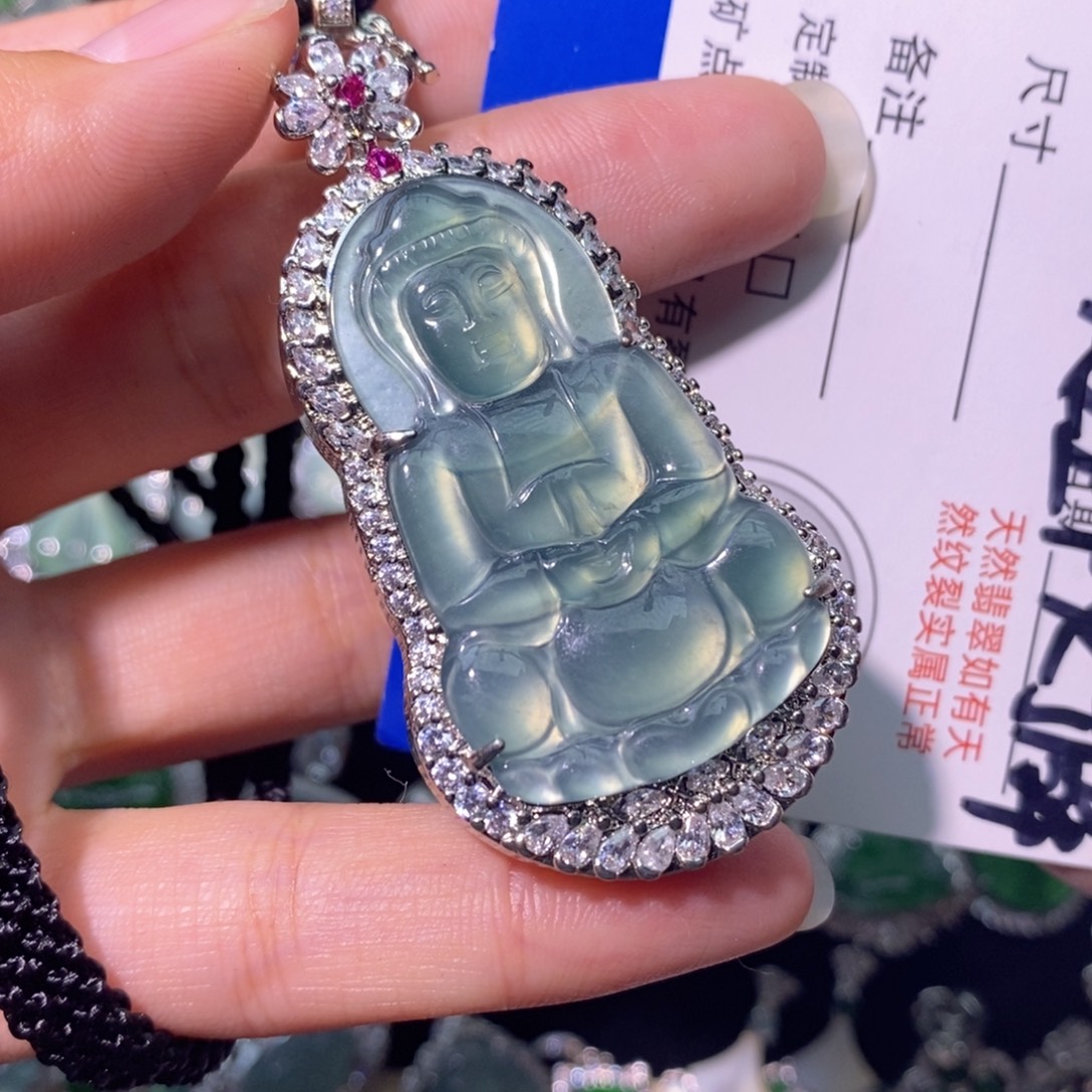 阳***眼翡翠未镶嵌颈饰分两单