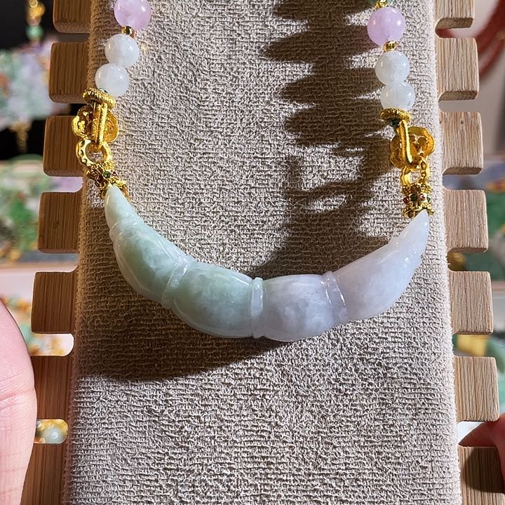 翡翠颈饰未镶嵌翡翠藕节弯弯