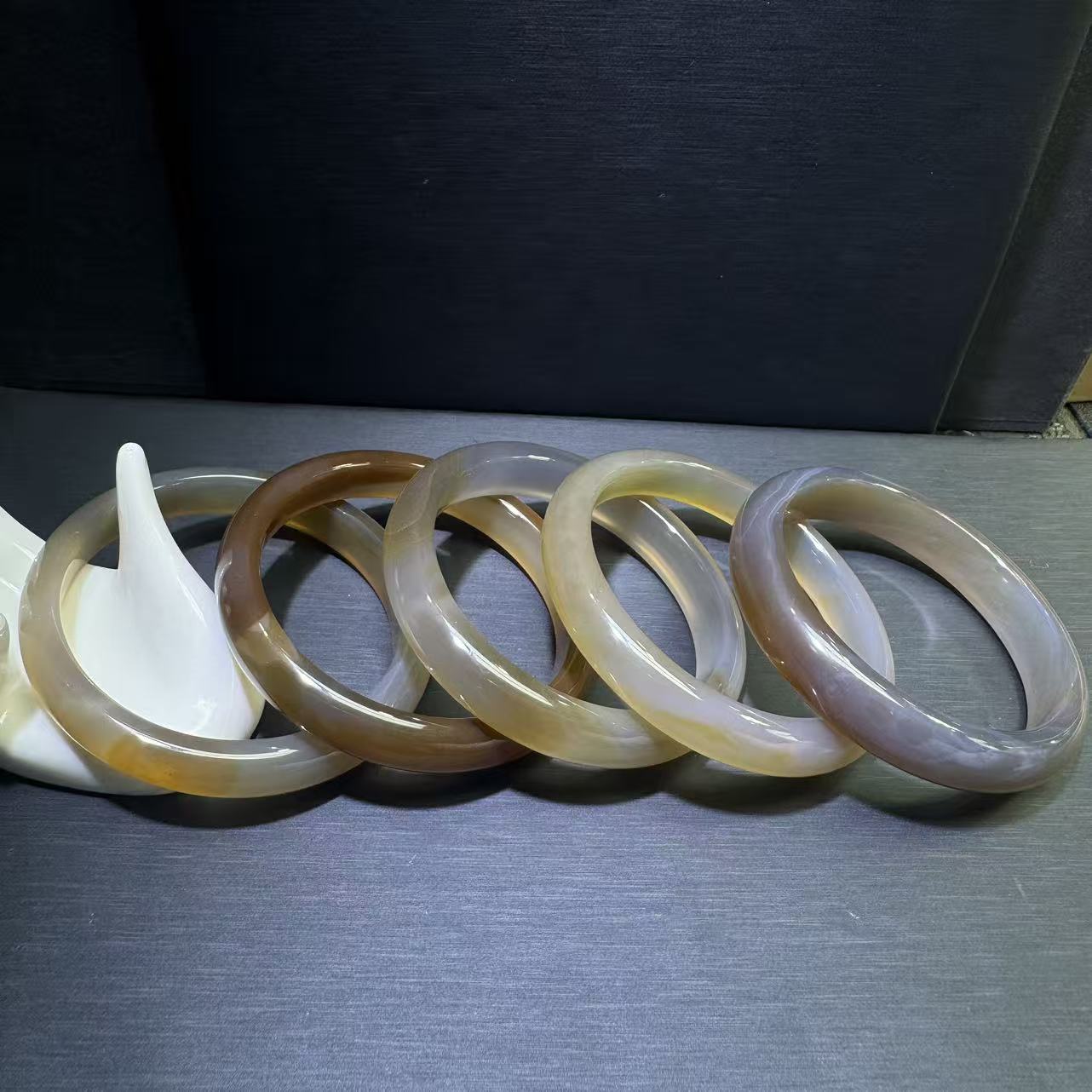 q-S7854-糖心玛瑙手镯-多样性发其一