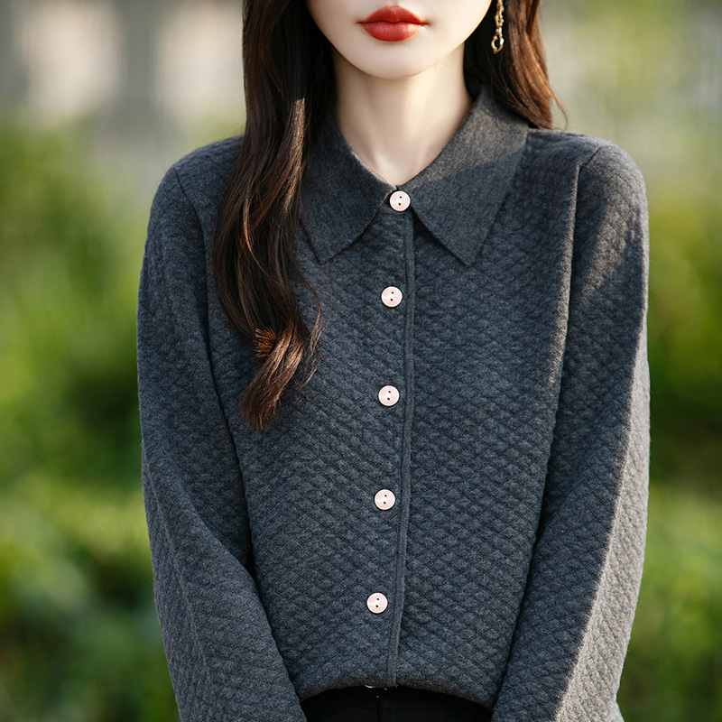 利落干练！经典衬衣领菱形格设计针织上衣5152