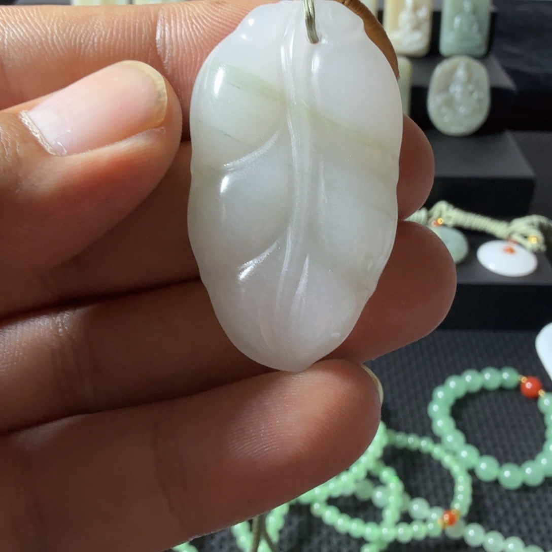 查罗石未镶嵌颈饰