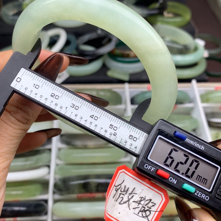 蛇纹石玉未镶嵌手镯861