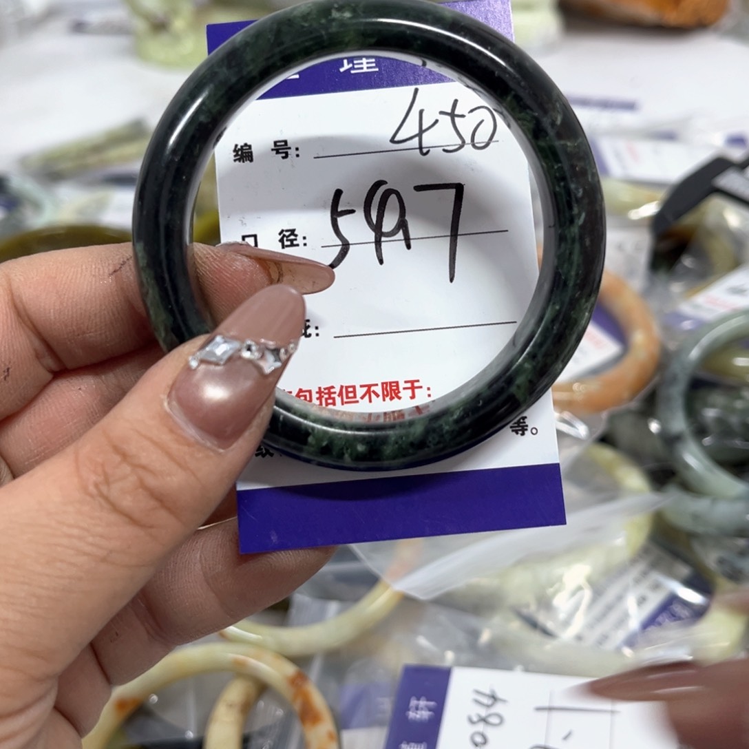 蛇纹石玉手镯未镶嵌