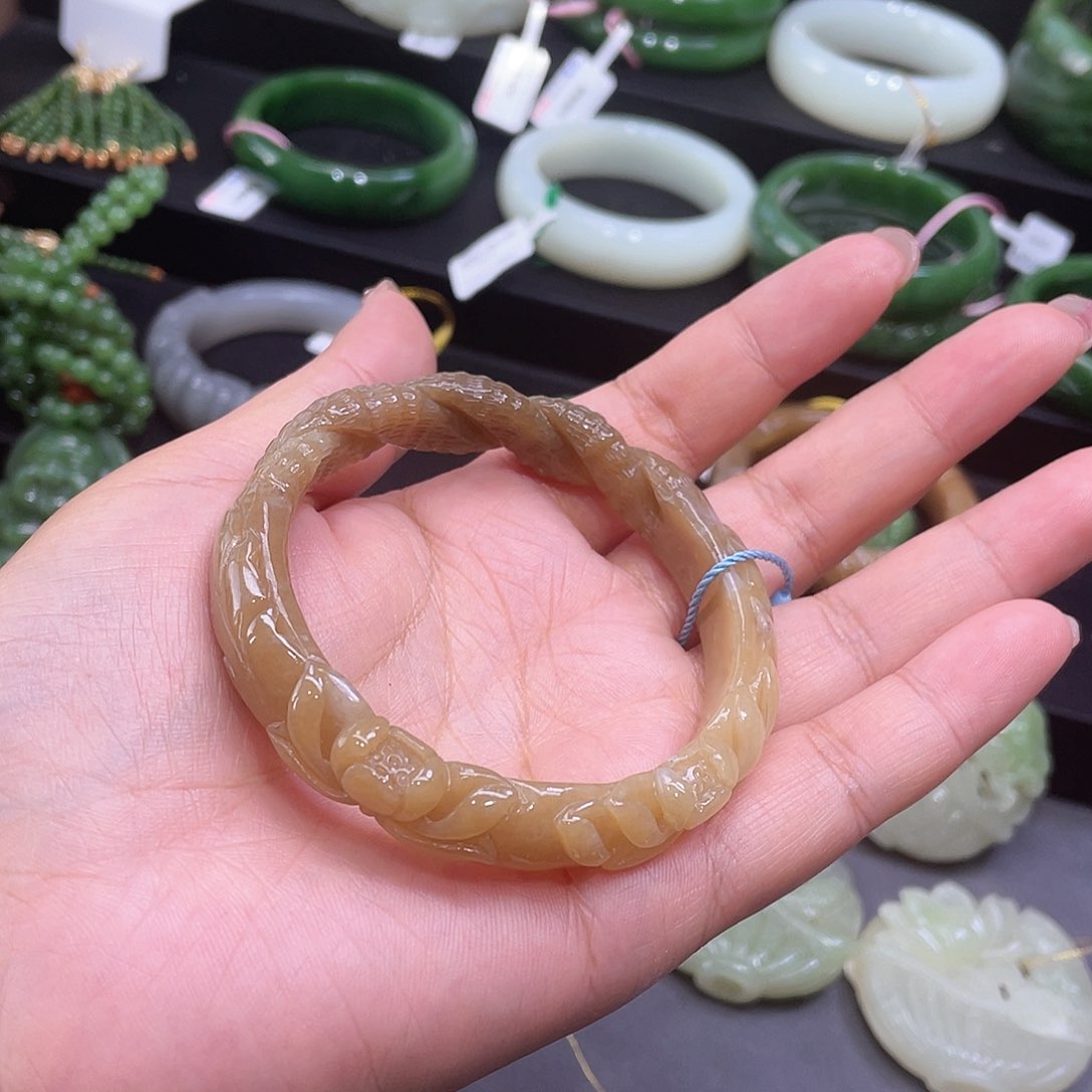 和田玉手镯5859圈口13未镶嵌