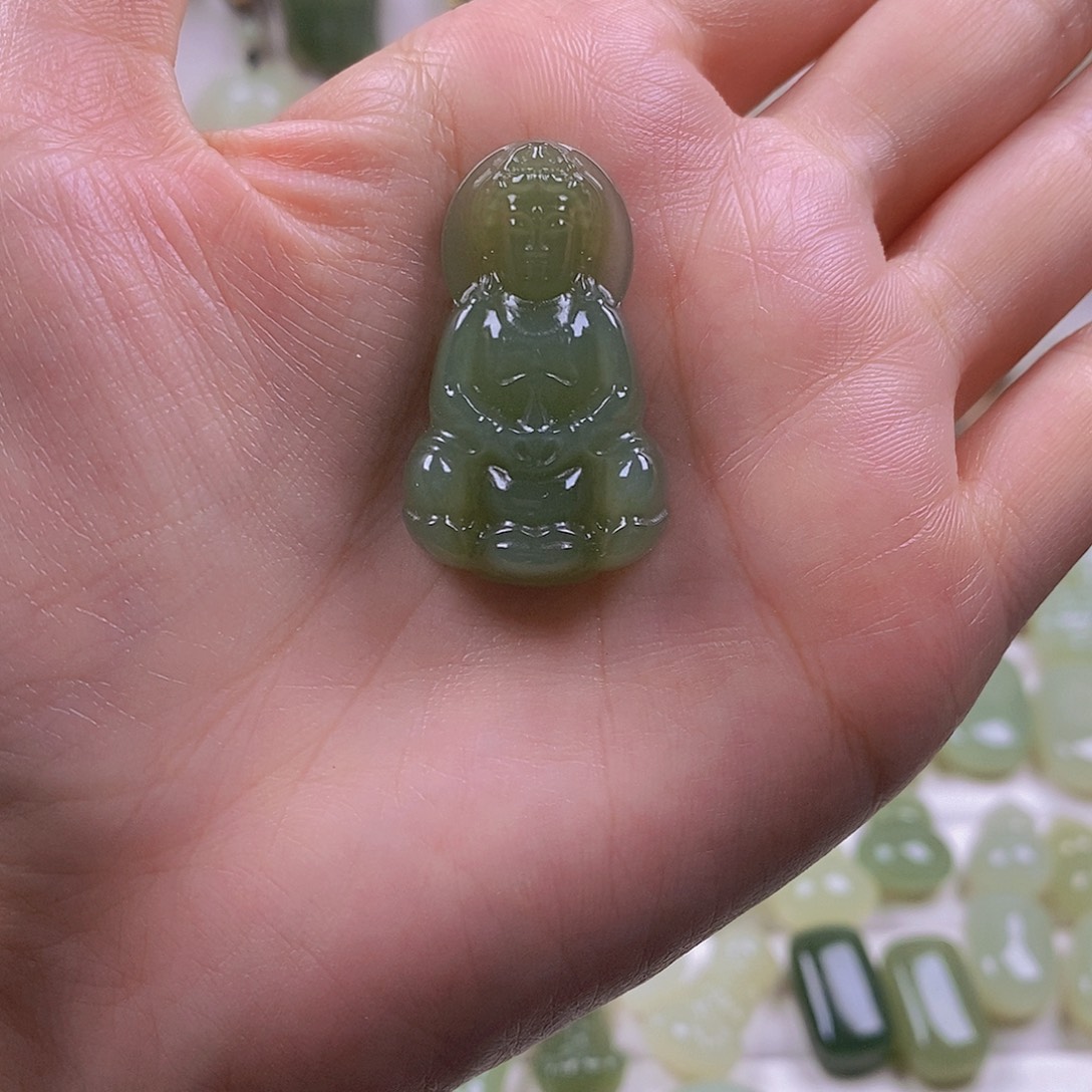 奥***奥和田玉未镶嵌颈饰