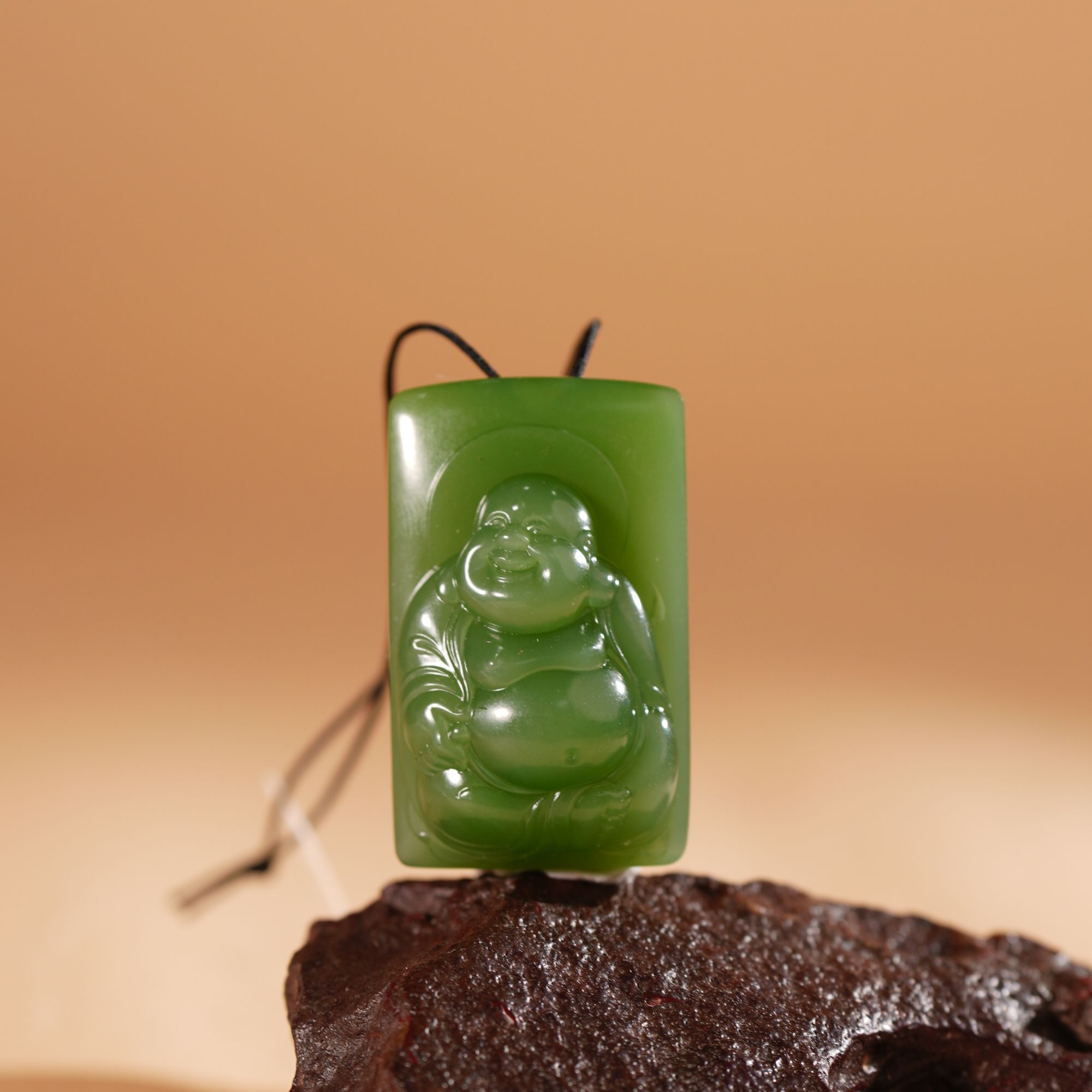 HS140035和田玉粉绿弥勒吊坠